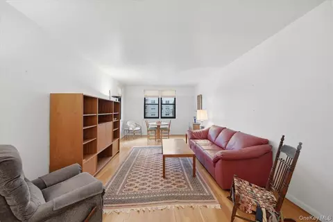 510 Kappock St #3B, New York, NY 10463