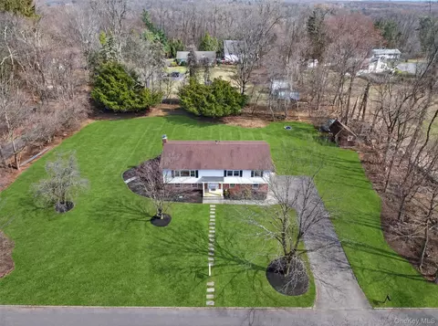 8 Hampton Rd, Ramapo, NY 10901