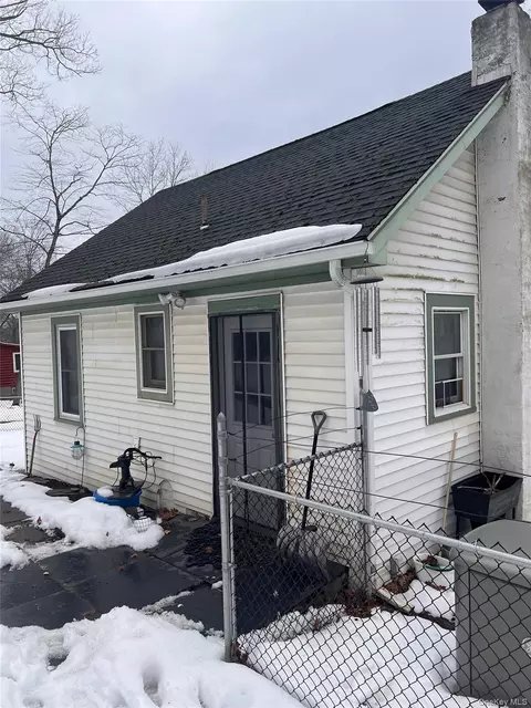 206 Lakeview Rd, Wappinger, NY 12590