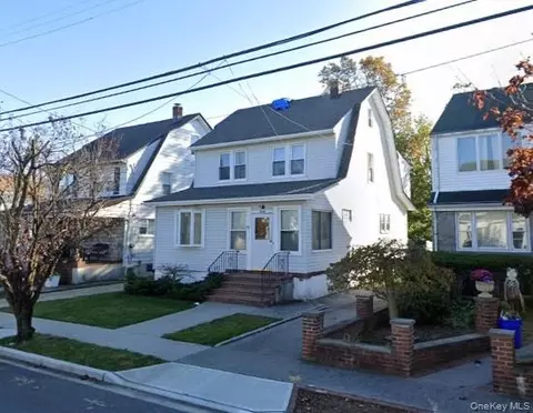 20 W Oxford St, Valley Stream, NY 11580