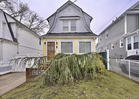 88-48 213th St, New York, NY 11427