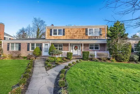 467 Hempstead Ave, Rockville Centre, NY 11570