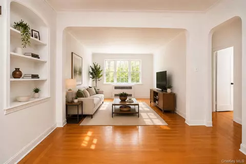 76-36 113th St #2B, Forest Hills, NY 11375