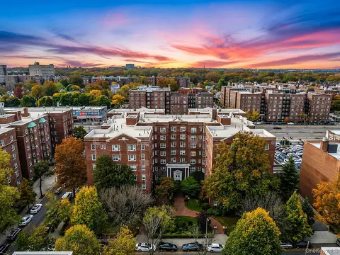 76-36 113th St #2B, Forest Hills, NY 11375