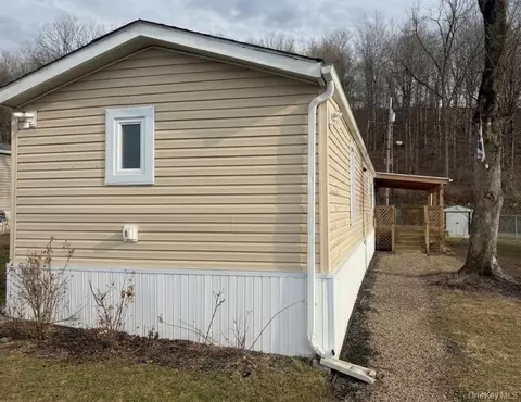 567 Sheafe Rd #10, Wappinger, NY 12590