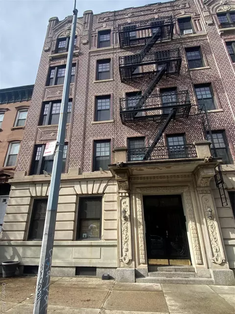 116 Cambridge Pl #2B, Brooklyn, NY 11238
