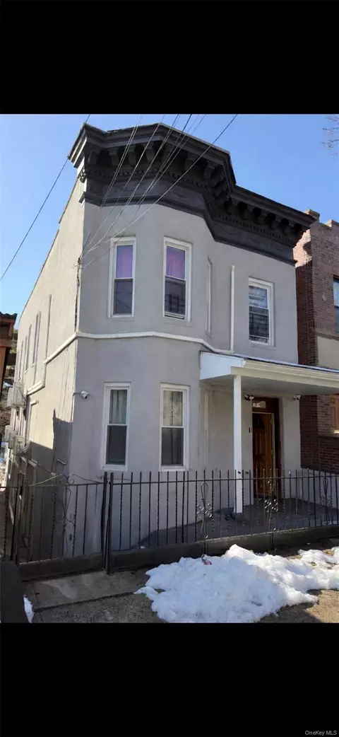 1839 Matthews Ave, New York, NY 10462