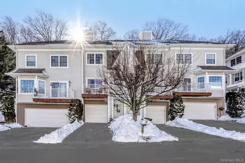 88 Crystal Hill Dr, Pomona, NY 10970