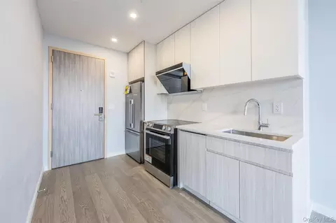 Kitchen - 134-11 Franklin Ave #8D, Flushing, NY 11355 photo 1 of 1
