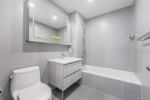 Bath - 134-11 Franklin Ave #8D, Flushing, NY 11355 photo 2 of 3