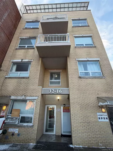 3216 137th St #3B, Flushing, NY 11354
