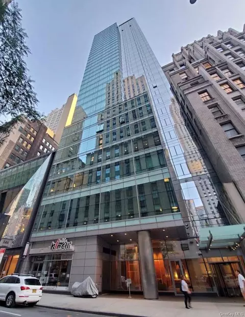 18 W 48th St #17D, New York, NY 10036