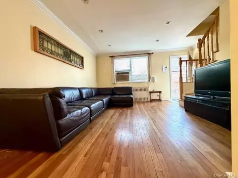 220-44 67th Ave #DUPLE, Oakland Gardens, NY 11364