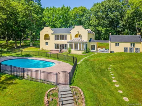 530 S Centre Island Rd, Oyster Bay, NY 11771