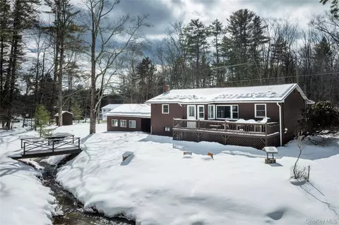 40 Airport Rd, Highland, NY 12732