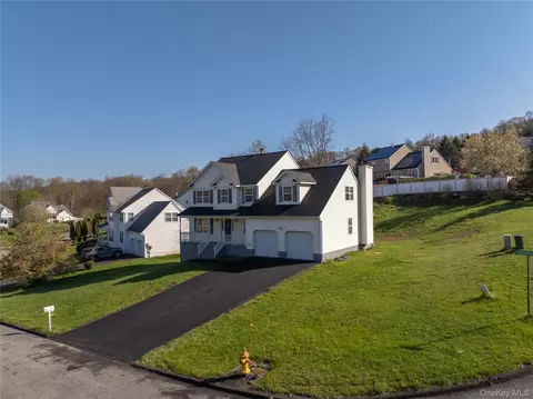 2 Shadowbrook Ln, Newburgh, NY 12550