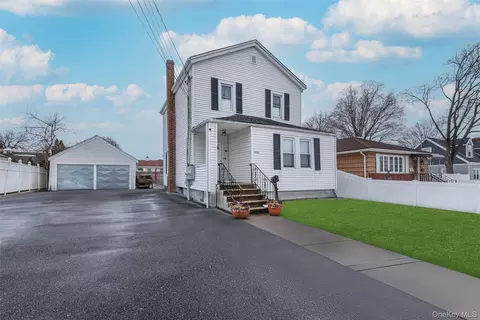 1060 Midland St, Uniondale, NY 11553