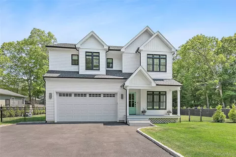 55 Squires Ave, East Quogue, NY 11942