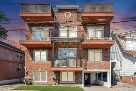 40-38 194th St #1A, Flushing, NY 11358