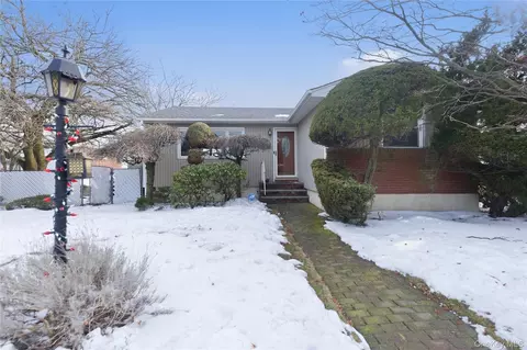 3 Archer St, Freeport, NY 11520