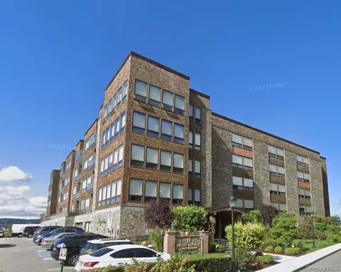 11 River St #401, Mount Pleasant, NY 10591
