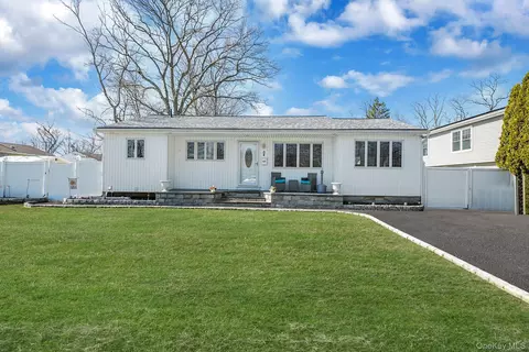 8 Sunset Ave, Wyandanch, NY 11798