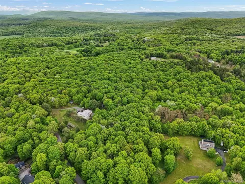 Quarfelt Road, Milan, NY 12514