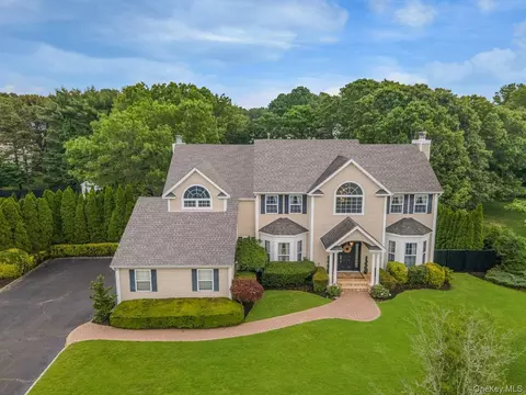 9 Homecoming Pl, Setauket, NY 11733