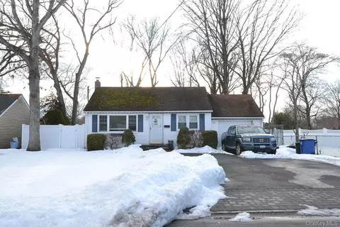 1362 Ackerson Blvd, Bay Shore, NY 11706