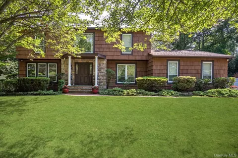 219 Burrs Ln, Dix Hills, NY 11746