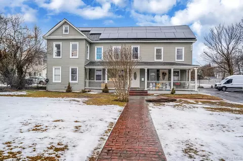 49 Main St, West Sayville, NY 11796