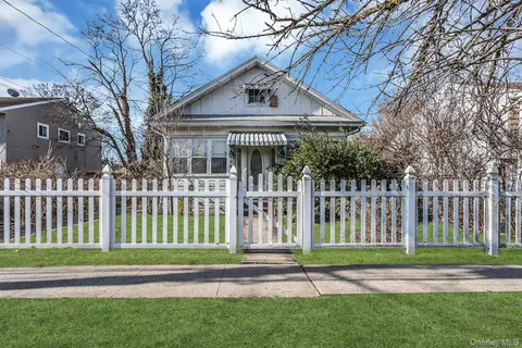 398 Babylon Tpke, Freeport, NY 11520