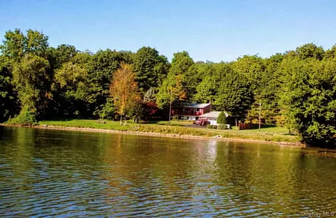 563 Spring Lake Rd, Milan, NY 12571