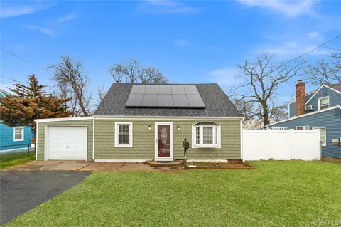 181 S Alleghany Ave, Lindenhurst, NY 11757