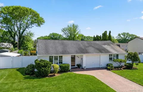 69 Riviera Dr, Selden, NY 11784
