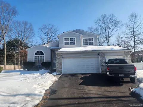 3 Arbor Field Way, Lake Grove, NY 11755
