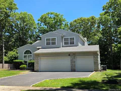 3 Arbor Field Way, Lake Grove, NY 11755