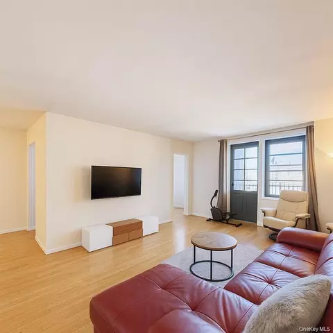 13950 35 Ave #4, Flushing, NY 11354