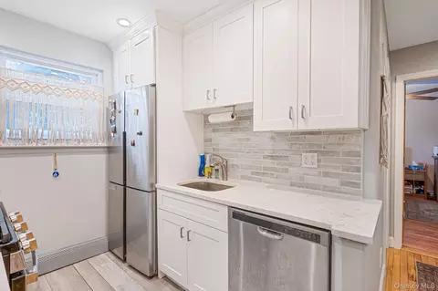 Kitchen - 73 Fairharbor Dr #73, Patchogue, NY 11772 photo 3 of 3