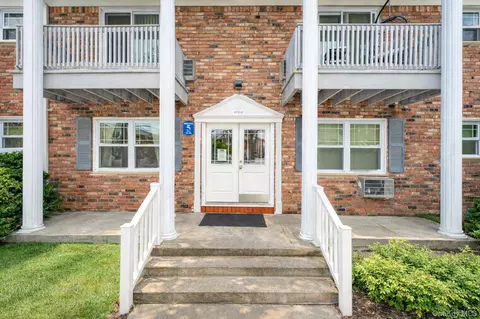 73 Fairharbor Dr #73, Patchogue, NY 11772