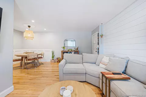 Living - 73 Fairharbor Dr #73, Patchogue, NY 11772 photo 2 of 2