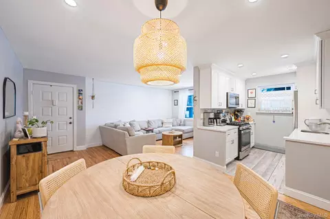 Dining - 73 Fairharbor Dr #73, Patchogue, NY 11772 photo 3 of 3
