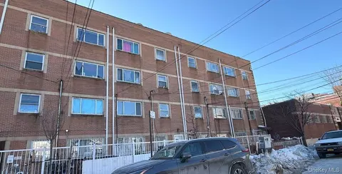 168-66 93rd Ave, Jamaica, NY 11433