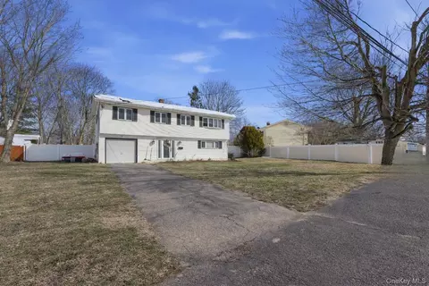 63 Ferris Ave, Brentwood, NY 11717