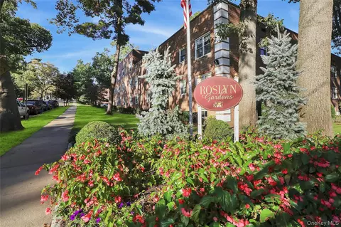 3 Edwards St #1 G, North Hempstead, NY 11577