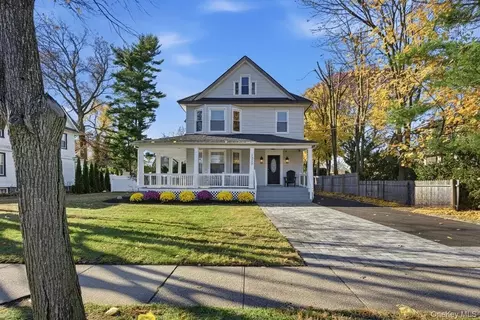 161 Wallace St, Freeport, NY 11520