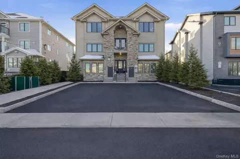 7 Park St #301, Ramapo, NY 10977