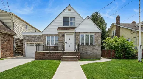 100 Elizabeth St, North Hempstead, NY 11001
