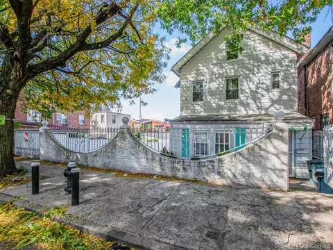 4613 Carpenter Ave, New York, NY 10470