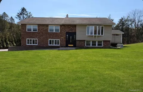 410 Vineyard Ave, Lloyd, NY 12528
